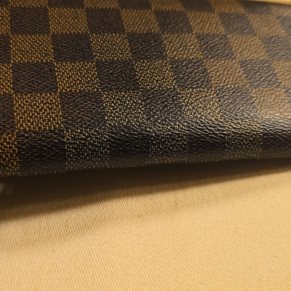 Louis Vuitton wallet in iconic Damier Ebene coated canvas with gold hardware - Picture 9 of 12